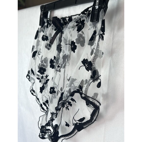 Unbranded Womens Large White Mesh Burnt Out Black Velvet Floral Bow Shorts - Picture 5 of 9
